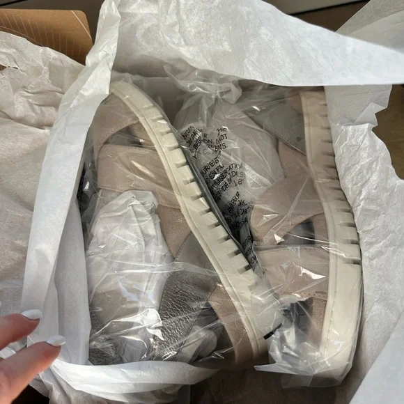 VIONIC Uptown Merced Strappy Sandal in Cobblestone Multi - Picture 6 of 7